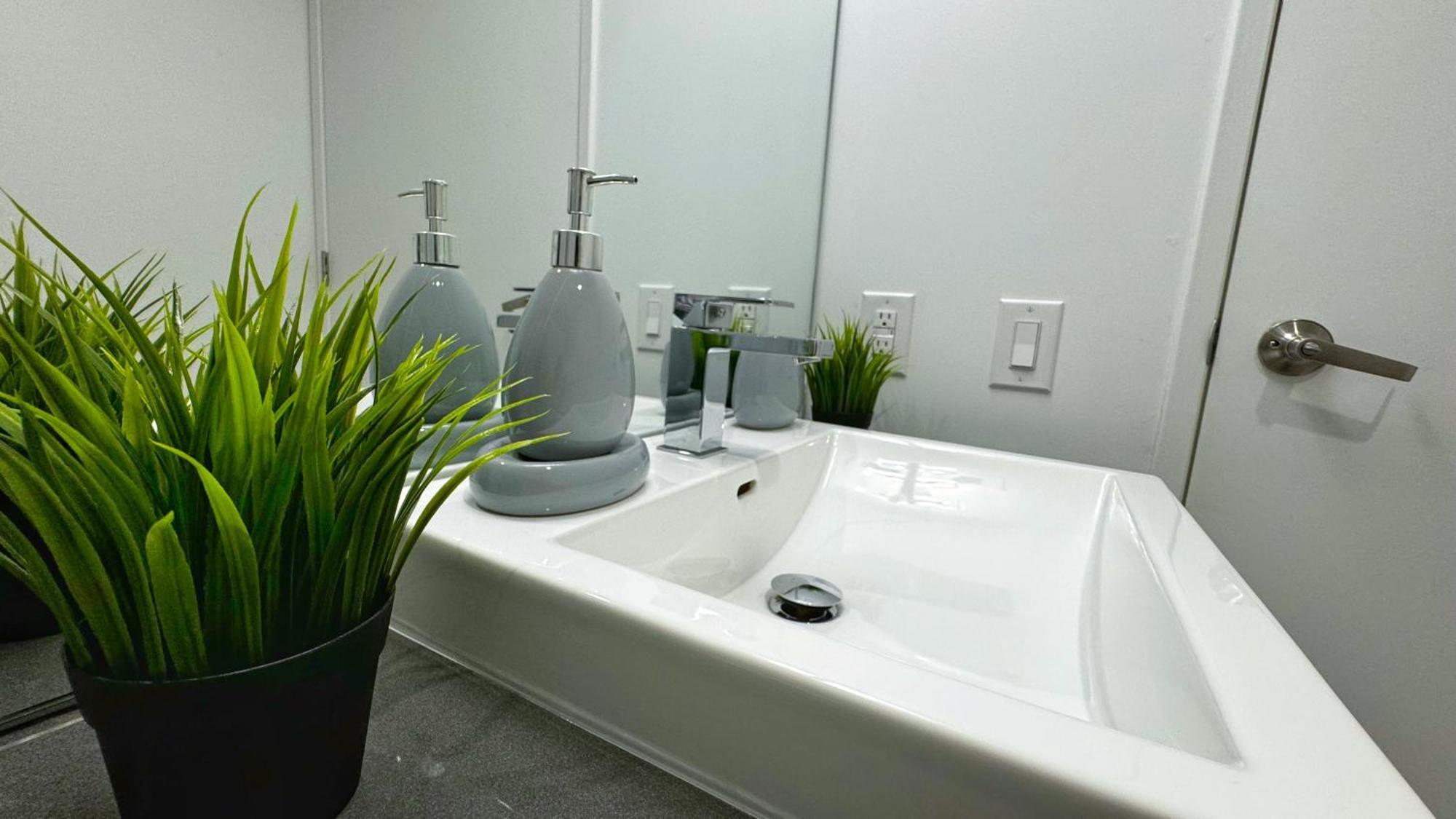 Cozy 1Br Apt - Downtown Winnipeg Exteriör bild